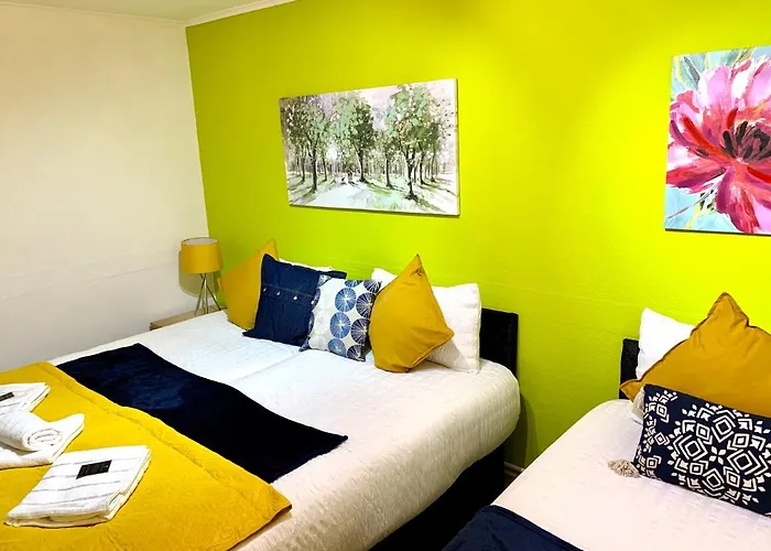 Spacious London Excel 2 Bedrooms, Separate Reception, Kitchen, Full Apartment