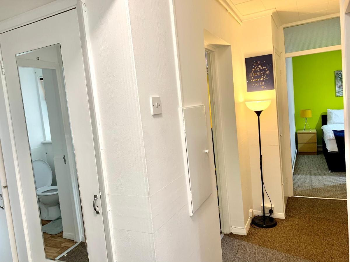 Апартаменты Spacious Excel 2 Bedrooms, Separate Reception, Kitchen, Full