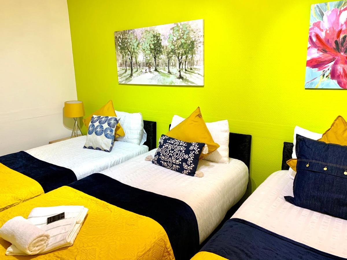 Spacious Excel 2 Bedrooms, Separate Reception, Kitchen, Full London