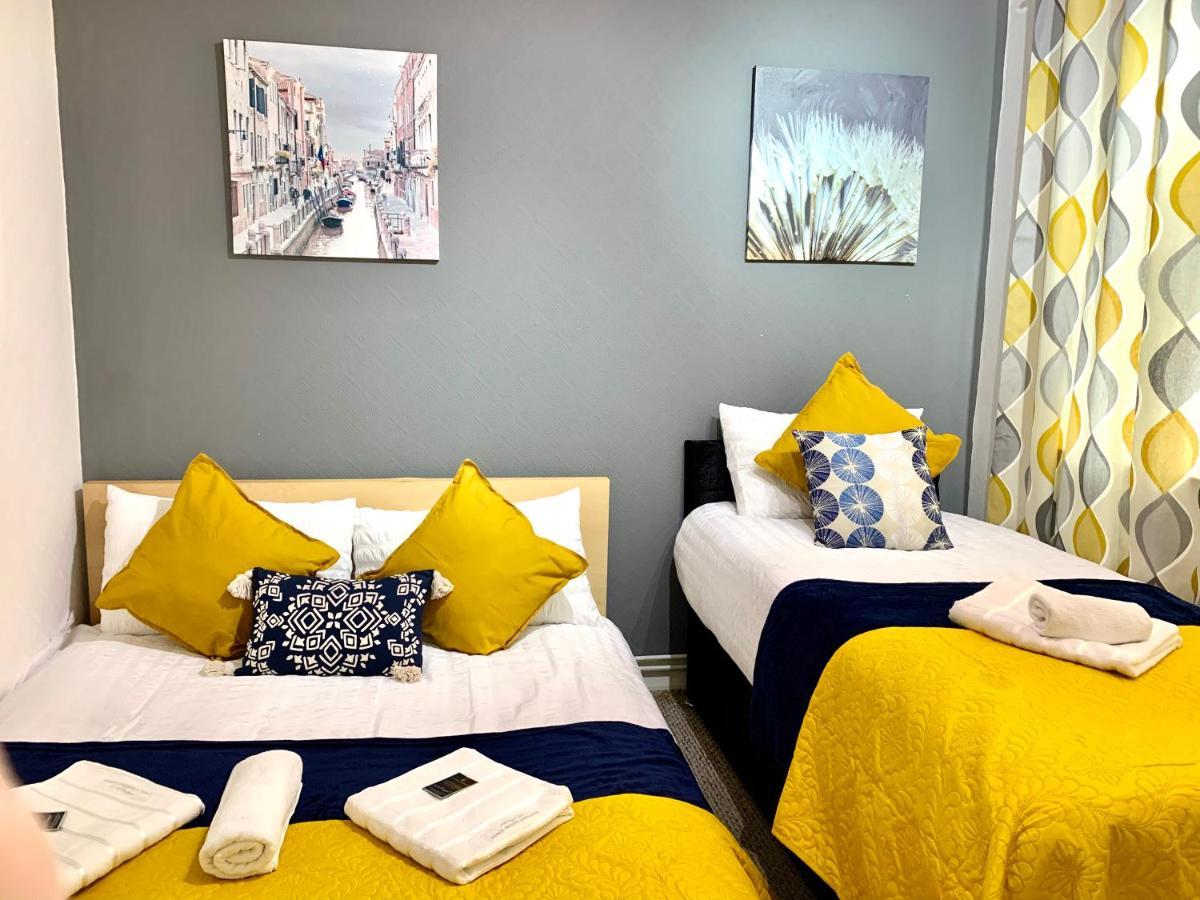 Spacious Excel 2 Bedrooms, Separate Reception, Kitchen, Full Апартаменты *