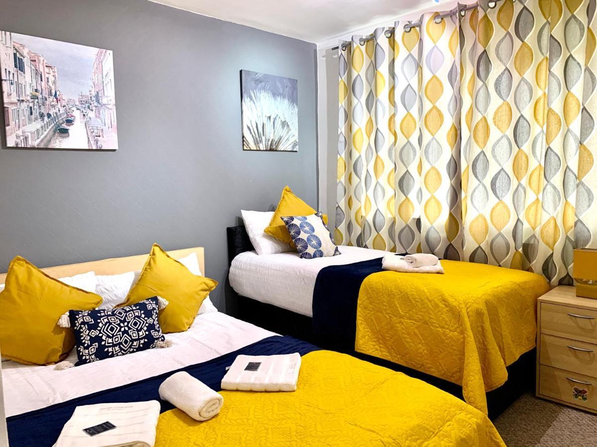 Apartment Spacious Excel 2 Bedrooms, Separate Reception, Kitchen, Full