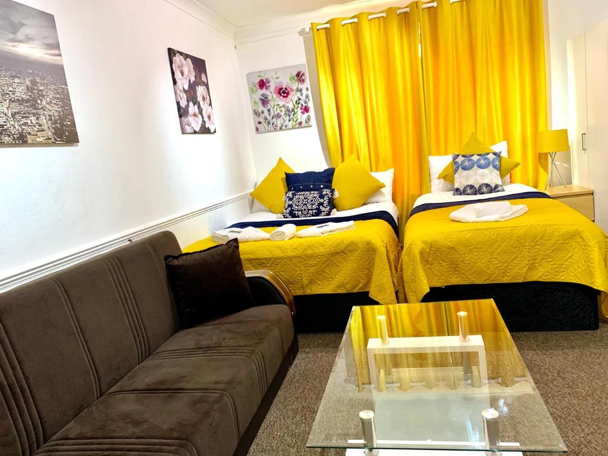 Апартаменты Spacious Excel 2 Bedrooms, Separate Reception, Kitchen, Full