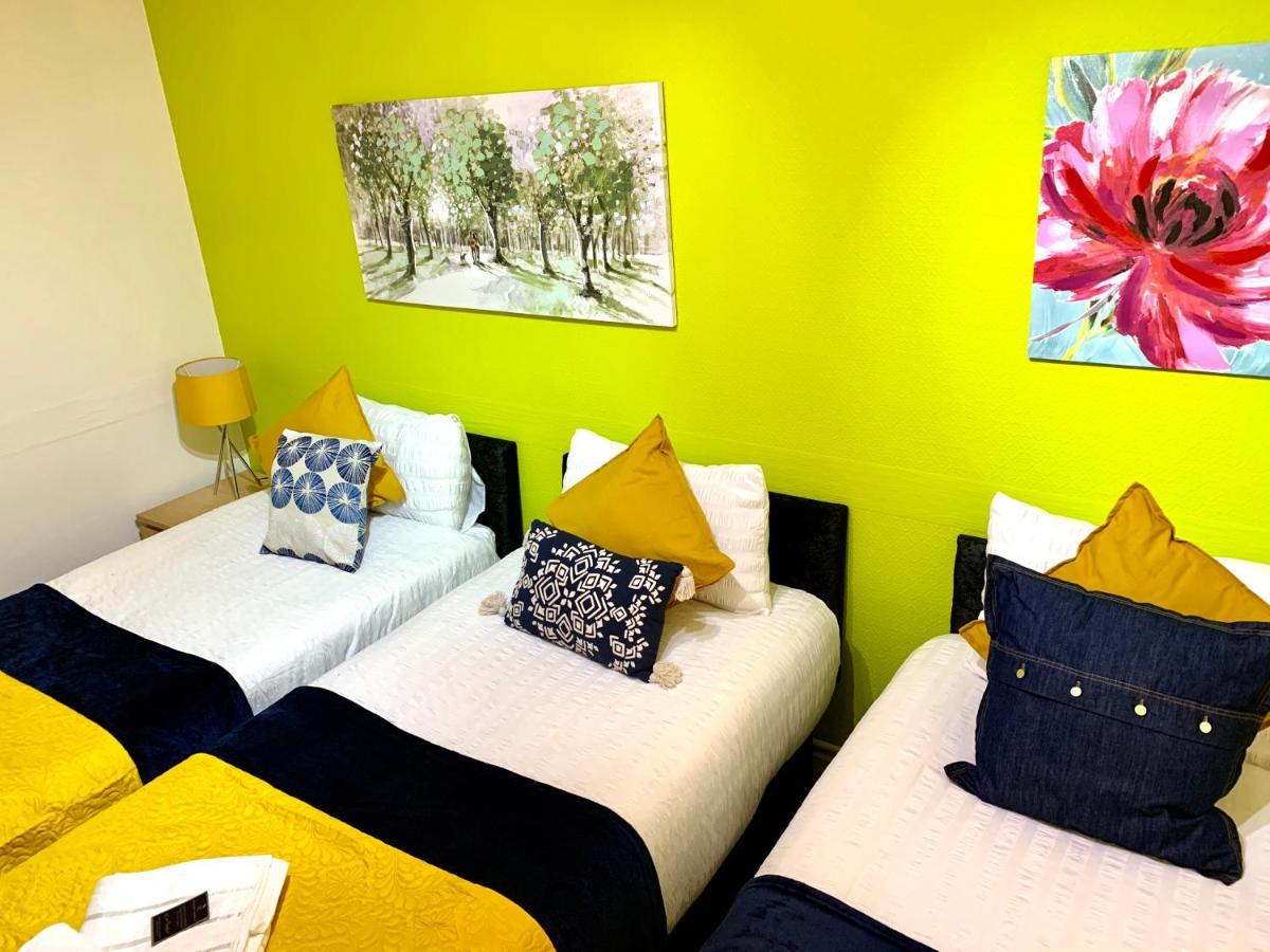 Spacious Excel 2 Bedrooms, Separate Reception, Kitchen, Full Apartment *