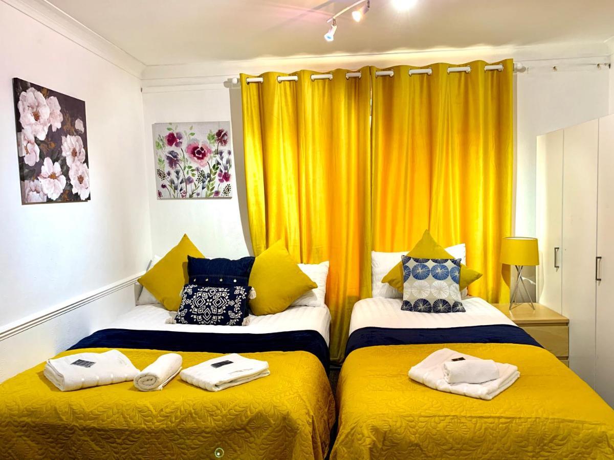 Spacious Excel 2 Bedrooms, Separate Reception, Kitchen, Full Апартаменты *