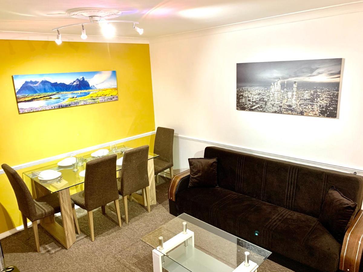 Апартаменты Spacious Excel 2 Bedrooms, Separate Reception, Kitchen, Full Лондон