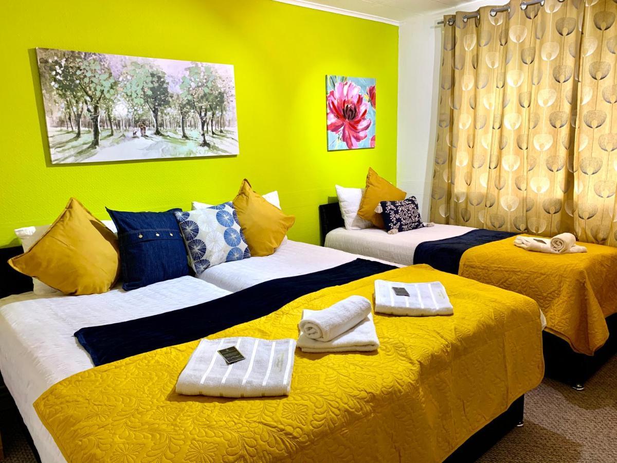 Spacious Excel 2 Bedrooms, Separate Reception, Kitchen, Full Апартаменты Лондон