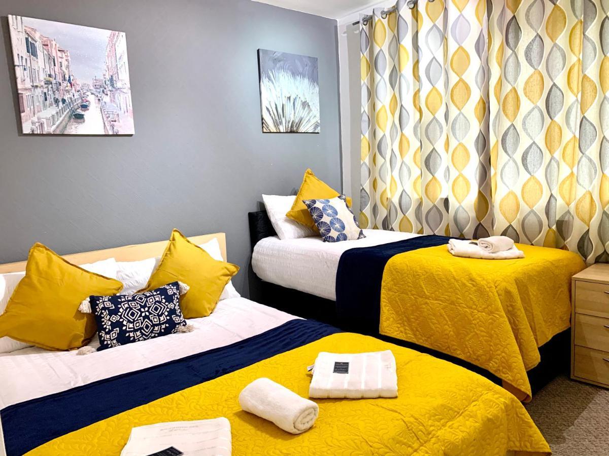 Spacious Excel 2 Bedrooms, Separate Reception, Kitchen, Full Апартаменты Лондон